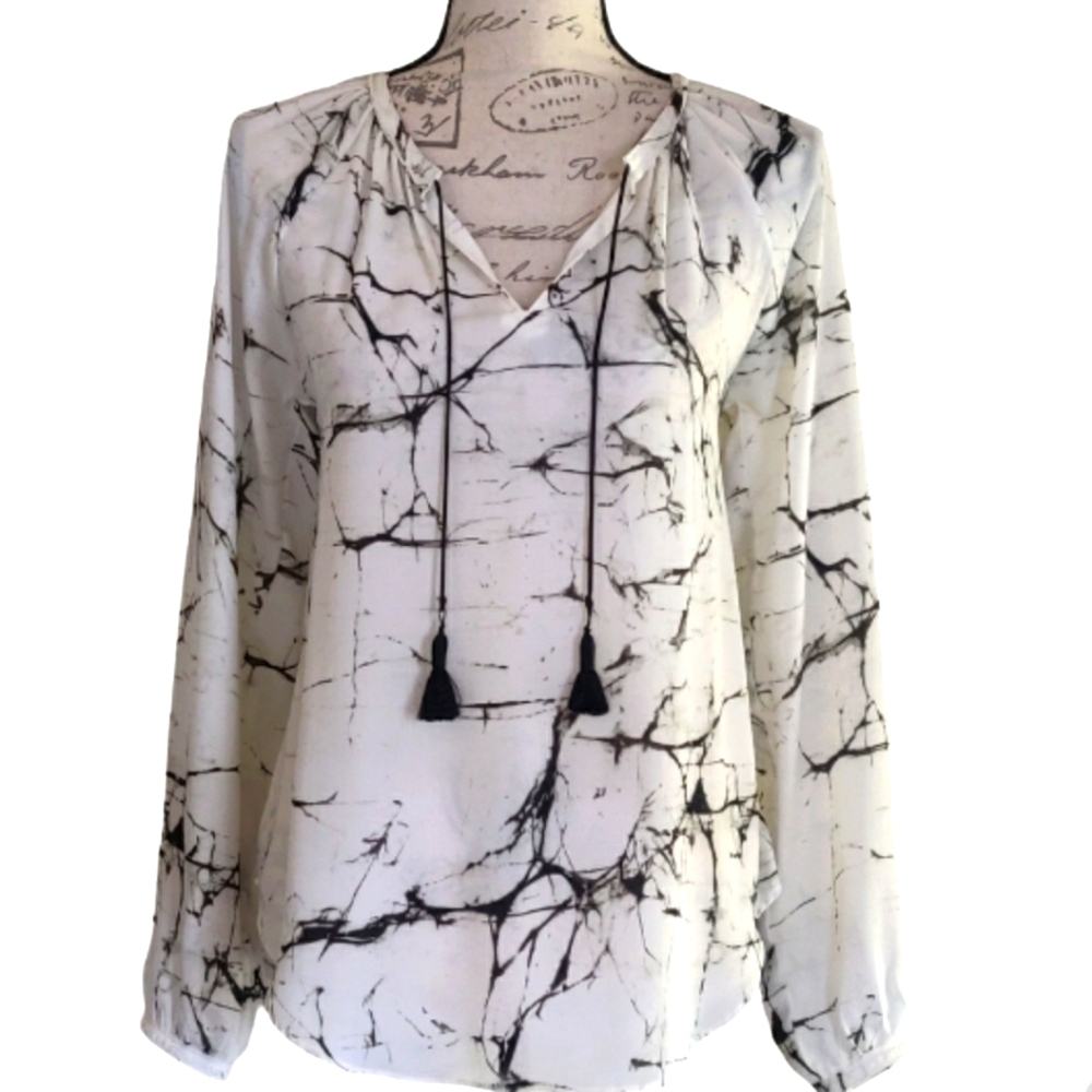 Simply Vera Long Sleeved Blouse.